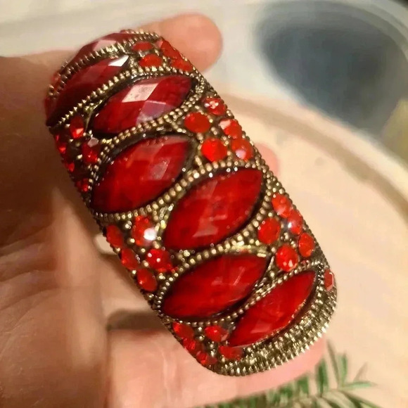 Hinged red bracelet - Picture 6 of 7